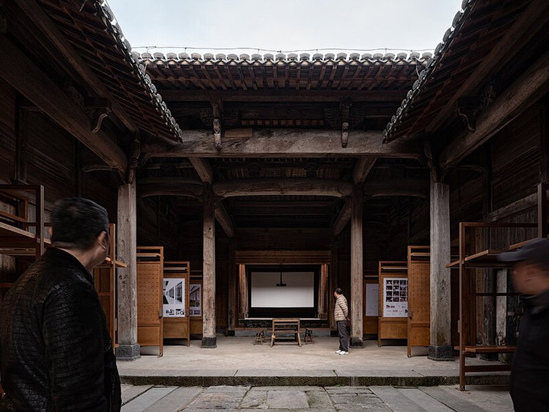 the viewing space is revealed through a large opening