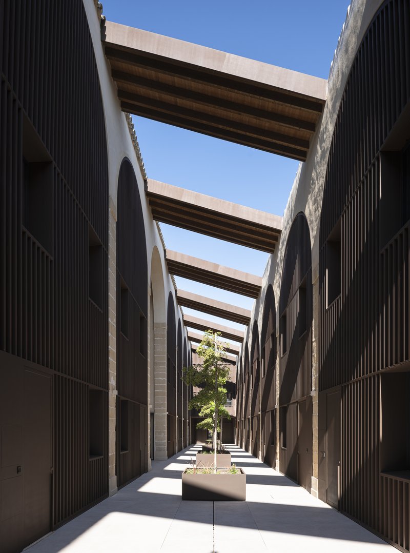 De la Riva Sherry Homes / Juan Vega Arquitectos - Interior Photography, Concrete, Arcade, Courtyard