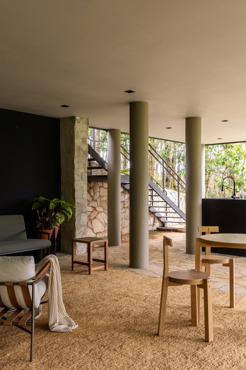 Forest Cabin / Angá Arquitetura - Interior Photography, Wood, Chair, Concrete
