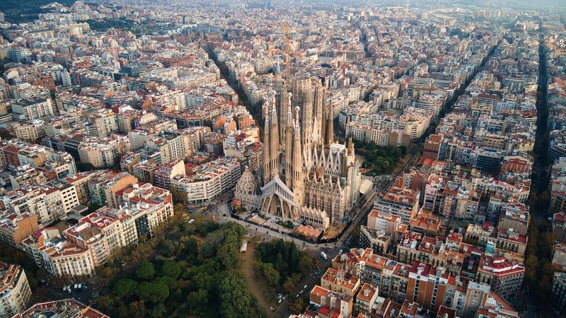 Barcelona Architecture City Guide: 30 Buildings and Places from Gaudí to Today - Image 2 of 34