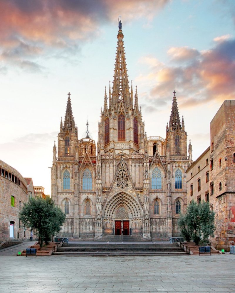 Barcelona Architecture City Guide: 30 Buildings and Places from Gaudí to Today - Image 20 of 34