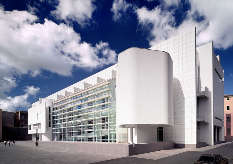 Barcelona Architecture City Guide: 30 Buildings and Places from Gaudí to Today - Image 25 of 34