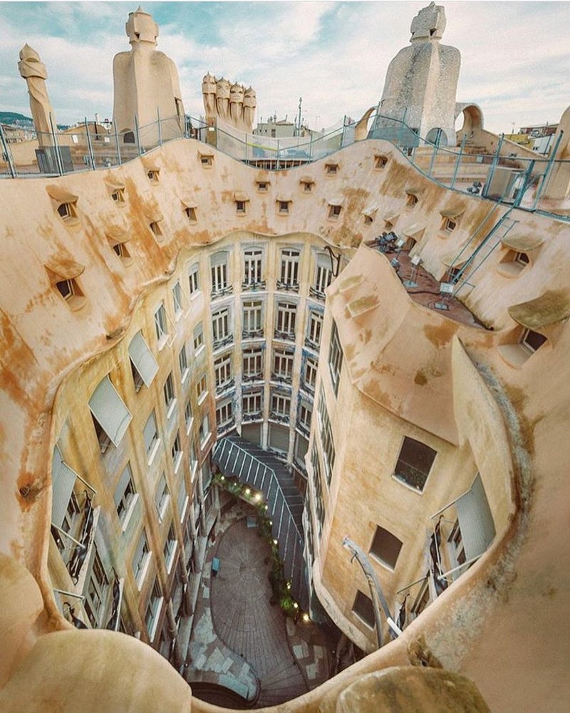 Barcelona Architecture City Guide: 30 Buildings and Places from Gaudí to Today - Image 9 of 34