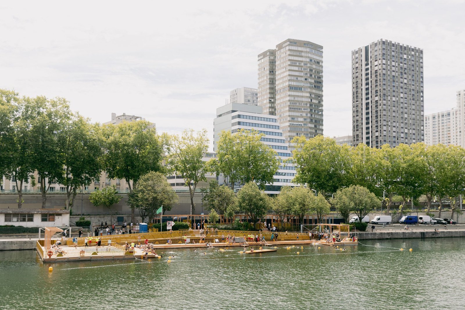 Imersão Poética nas Águas do Sena