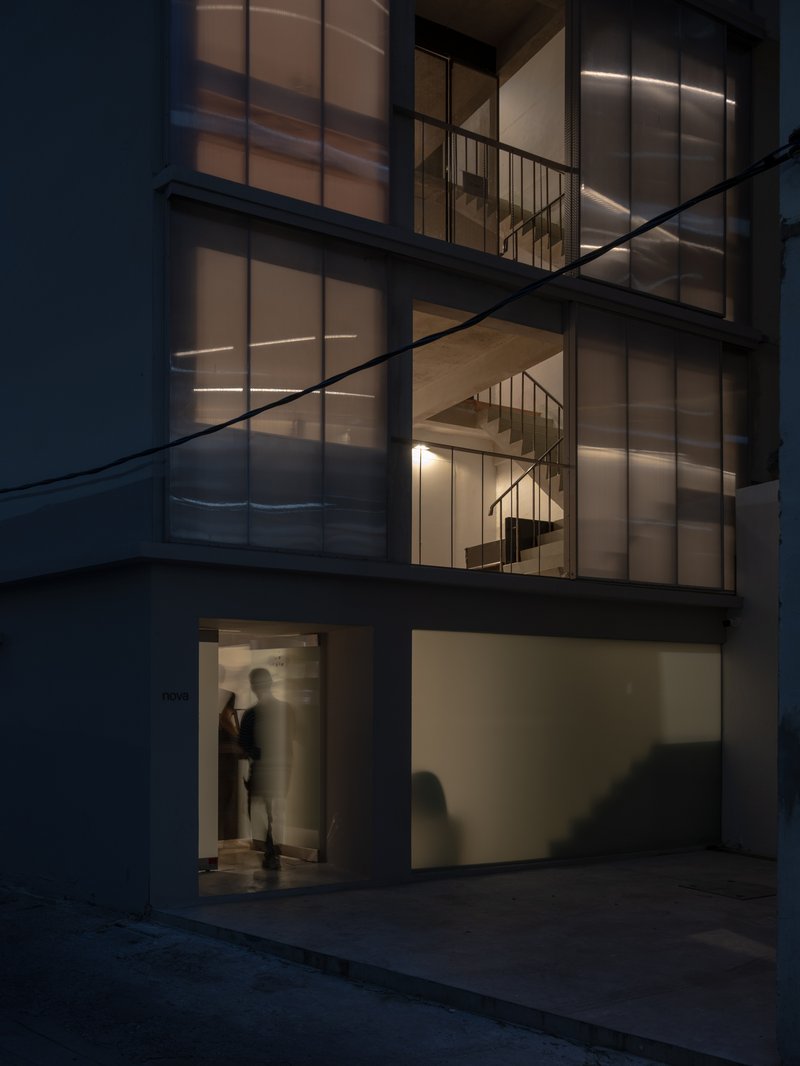 Galeria Nova Contemporary / Skarn Chaiyawat - Fotografia de Interiores, Vidro, Balcão