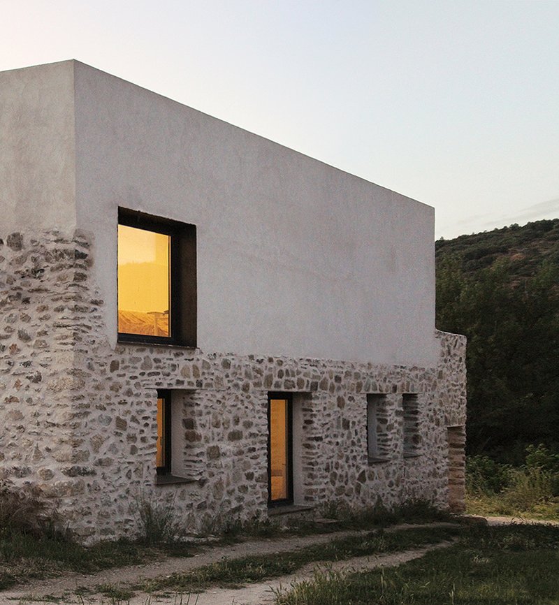 stone and clay rebuild former rural stable as a seasonal refuge in spanish countryside